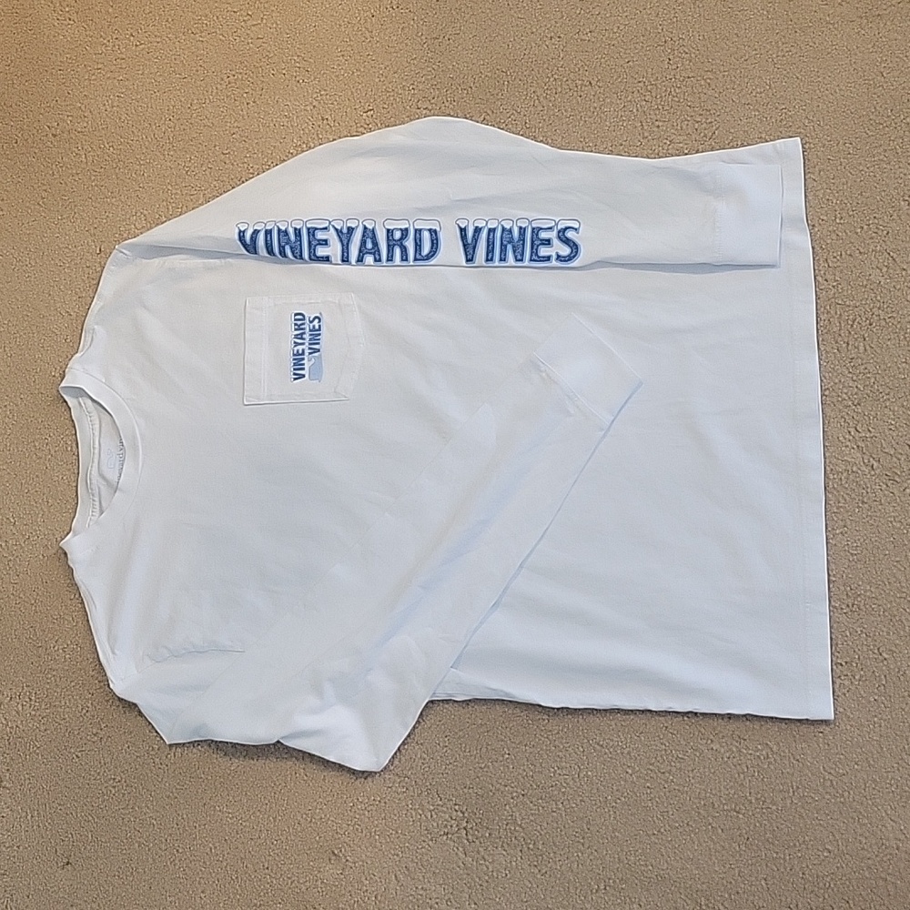 vineyard vines men long sleeve pkt t-shirt snow-capped lettering Whale very wht